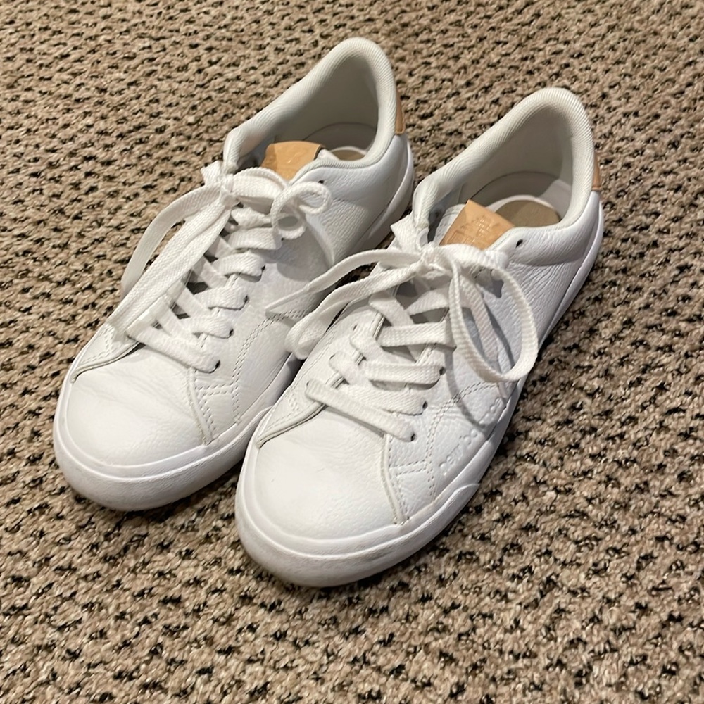 New Balance 210 sneaker in EUC